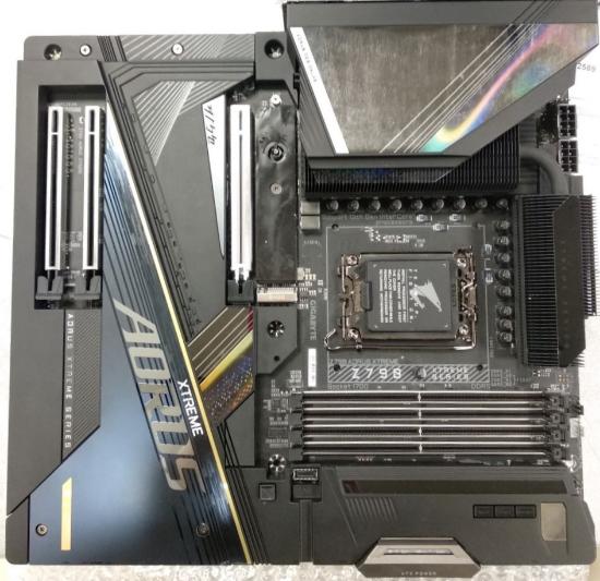 RABLJENI - Matična ploča GIGABYTE Z790 Aorus Extreme, Intel Z790, DDR5, E-ATX, s. 1700