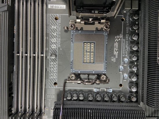 RABLJENI - Matična ploča GIGABYTE Z790 Aorus Extreme, Intel Z790, DDR5, E-ATX, s. 1700