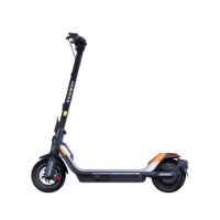 Električni skiro SEGWAY KickScooter P65E, autonomija do 65km, hitrost 25km/h, kolesa 10,5˝, sivi