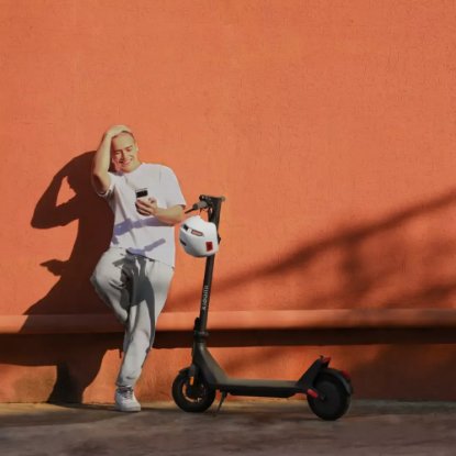 Električni skiro XIAOMI Electric Scooter 4 Lite (2nd Gen), autonomija do 25km, hitrost 25km/h, kolesa 10˝