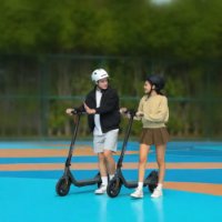 Električni skiro XIAOMI Electric Scooter 4 Lite (2nd Gen), autonomija do 25km, hitrost 25km/h, kolesa 10˝
