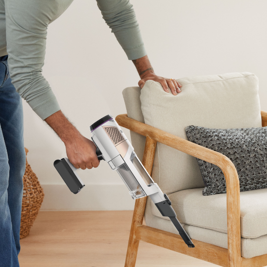 sesalnik SHARK IW1611EU Detect Pro, 240W, palčni, bežični, beli