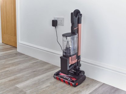 Usisavač SHARK IZ400EU Stratos Anti Hair Wrap Plus, 25.2 V, 0,7l, bežični, štapni, crno-rozi