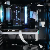 PREDNAROČILO - Računalnik EPOCH Io / Ryzen 5 7500F, 16GB DDR5, 1TB SSD NVMe, Intel Arc B570 10GB, WiFi, Windows 11, črn