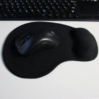 Podloga za miško OCTIO OMP01 ERGO, s osloncem za zapešće, črna