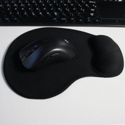 Podloga za miško OCTIO OMP01 ERGO, s osloncem za zapešće, črna