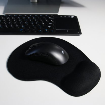 Podloga za miško OCTIO OMP01 ERGO, s osloncem za zapešće, črna