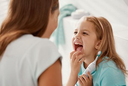 Električna zobna ščetka PHILIPS HX3411/01, sonična, smart, otroška, BT, bela