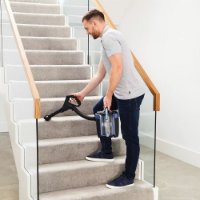 sesalnik SHARK ICZ300EUT DuoClean+PowerFins, 28.8 V, 0,6l, bežični, palčni, Anti Hair Wrap, črno-modri