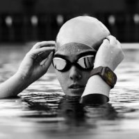 Pametna ura APPLE Watch Ultra2 v2 Cellular, 49mm Natural Titanium Case with Blue Trail Loop - M/L