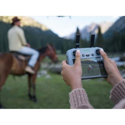 Dron DJI Mini 4 Pro Fly More Combo, 4K kamera, 3-axis gimbal, vreme leta do 34 min, DJI RC 2 daljinski upravljač, beli