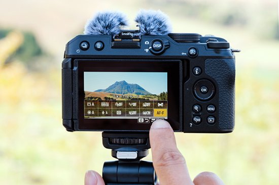 Digitalni fotoaparat NIKON Z30 Vlogger Kit, 20,9 Mp, DX CMOS senzor, 4K Ultra HD, črn