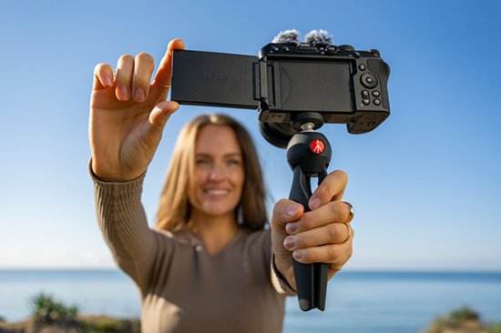 Digitalni fotoaparat NIKON Z30 Vlogger Kit, 20,9 Mp, DX CMOS senzor, 4K Ultra HD, črn