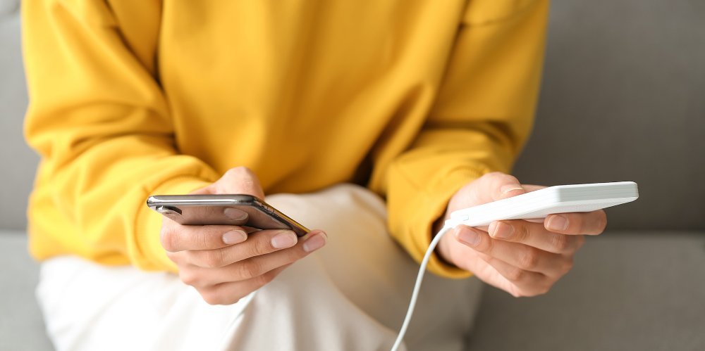 Prikažite detalje za Elektrika v gibanju – Mobilni USB polnilci