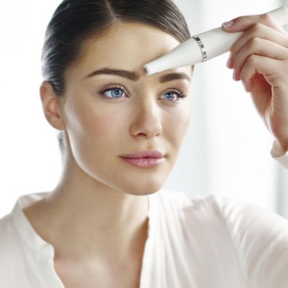 Naprava za odstranjevanje dlačic na obrazu BRAUN 810