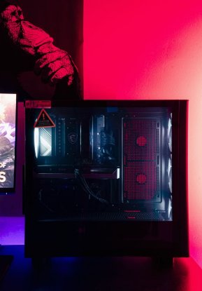 Računalnik EPOCH Ganymede / Ryzen 5 9600X, 32GB DDR5, 2TB SSD NVMe, AMD Radeon RX 9060 XT 16GB, WiFi, Windows 11, črn