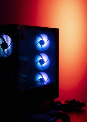 Računalnik EPOCH Titan / Ryzen 7 8700F, 16GB DDR5, 1TB SSD NVMe, AMD Radeon RX 9060 XT 8GB, WiFi, Windows 11, črn