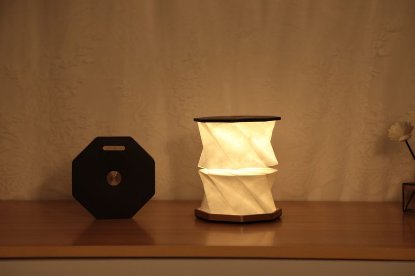 Stolna svjetiljka GINGKO Twist Hexagon Lamp, bežična, crna