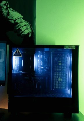 Računalo EPOCH Triton / Core Ultra 5 245K, 32GB DDR5, 2TB SSD NVMe, nVidia GeForce RTX 5060 Ti 16GB, WiFi, Windows 11, crno